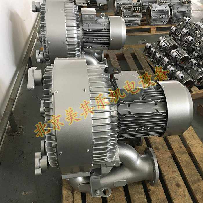 高壓風機待打包發(fā)貨